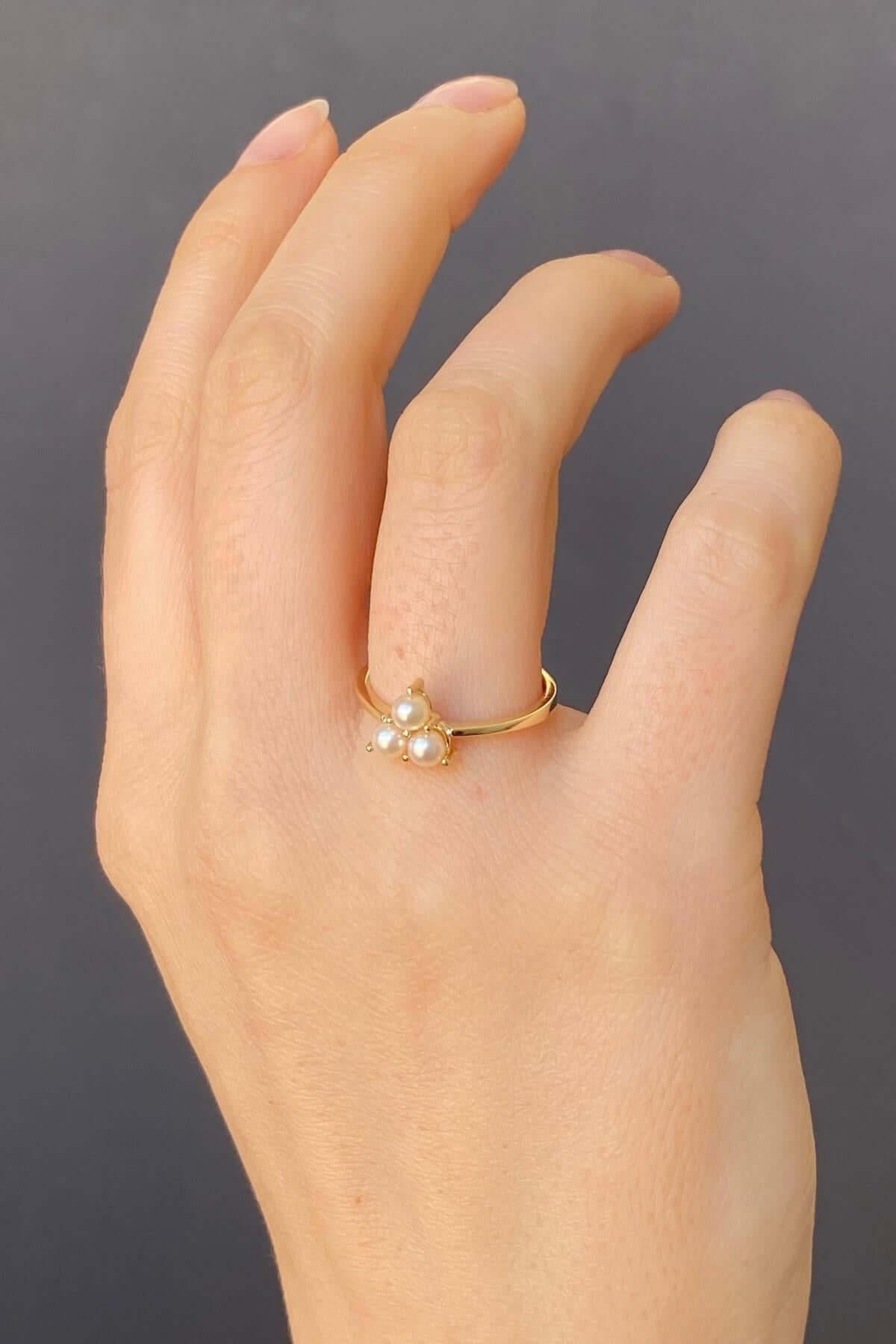 Tria Doğal İncili Üçgen Yüzük | | Birinci1926