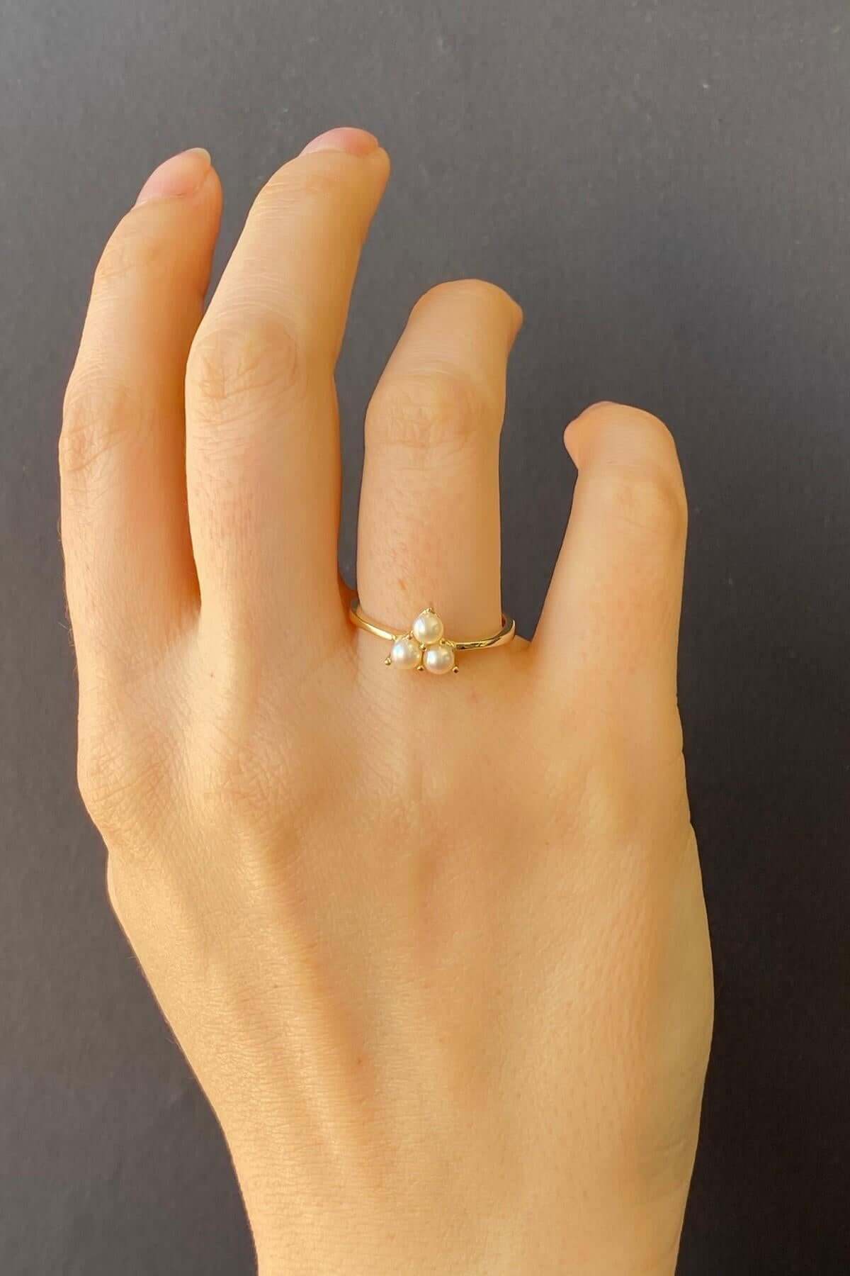 Tria Doğal İncili Üçgen Yüzük | | Birinci1926