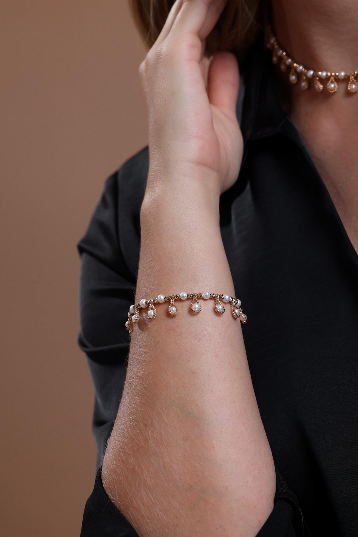 Dorikalı Sallantılı Doğal İnci Bileklik | | Birinci1926