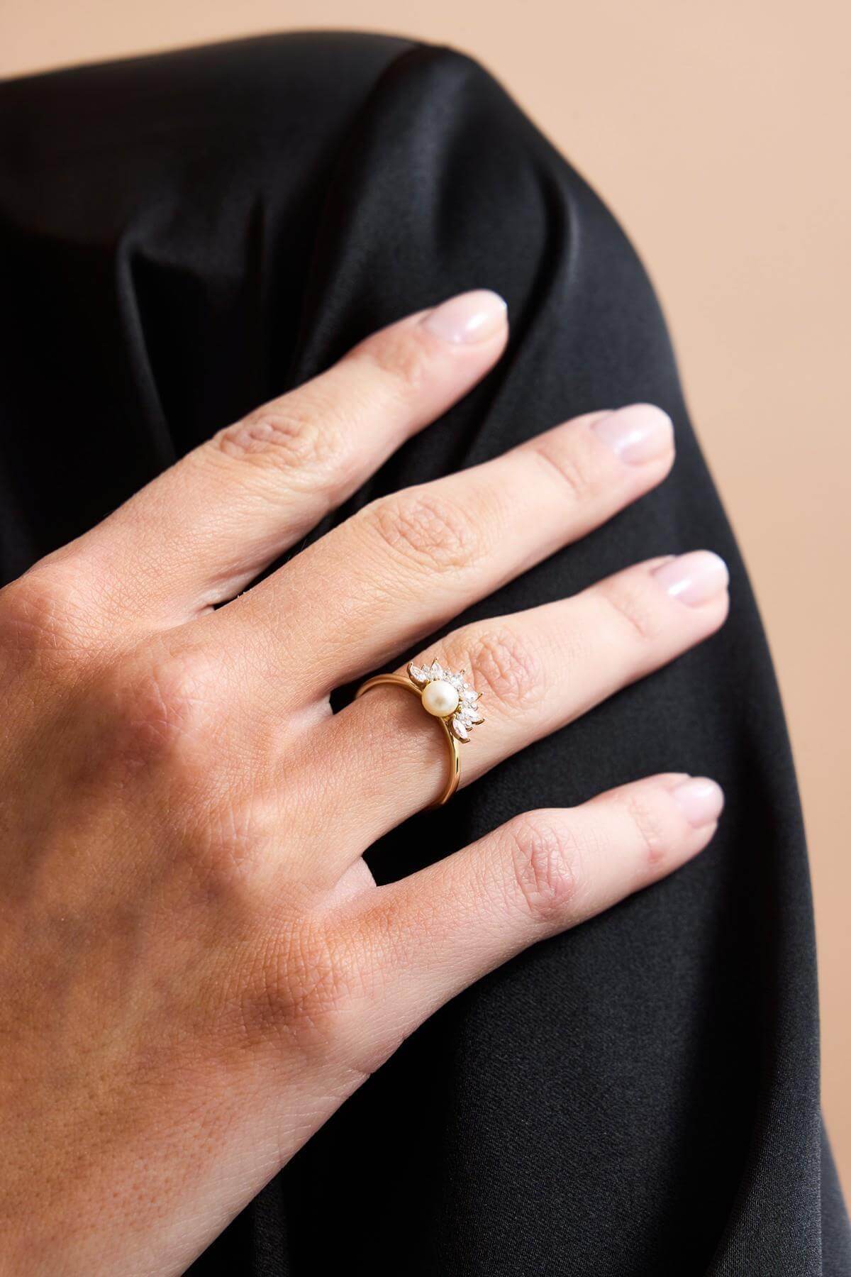 Yarım Çiçek Modelli Doğal İnci Küpe Kolye Yüzük Üçlü Set | | Birinci1926