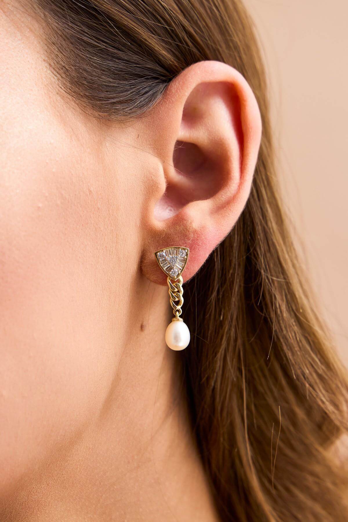 Üçgen Modeli Baget Taşlı Doğal İnci Küpe | | Birinci1926