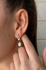 Zirkon Taşlı Doğal İnci Sallantılı Küpe | | Birinci1926