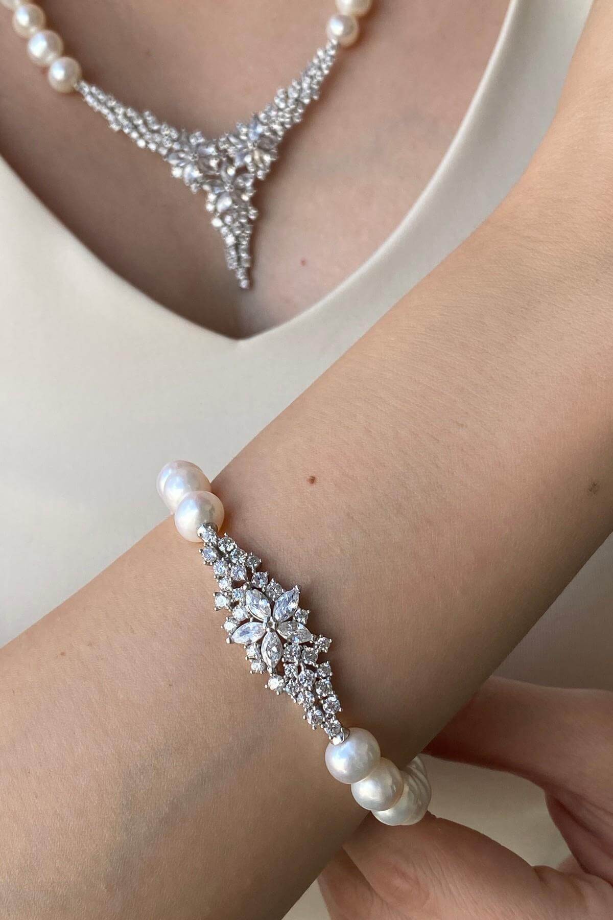 Çiçek Tasarımlı Zirkon Taşlı Doğal İnci Bileklik | | Birinci1926