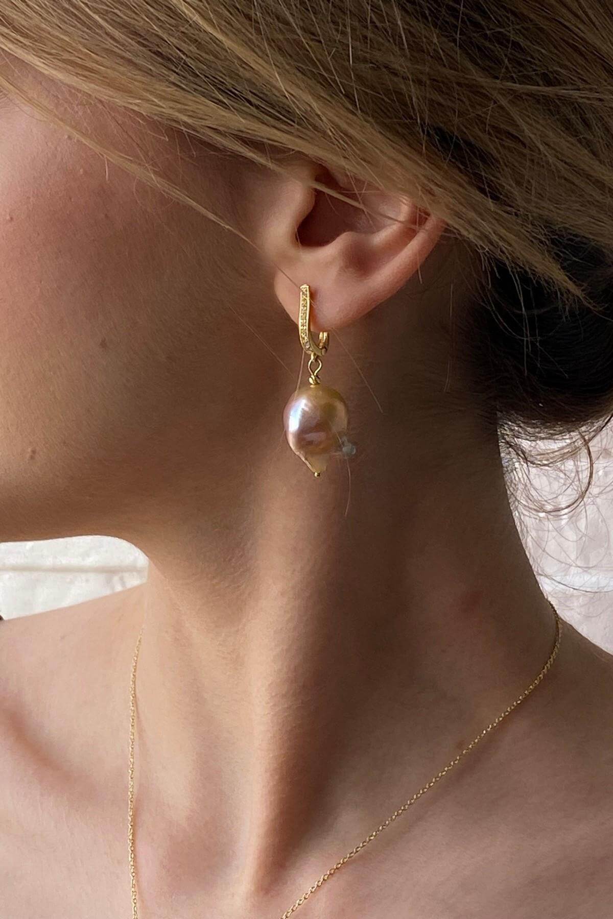 Şeftali Rengi Barok İnci Küpe | | Birinci1926