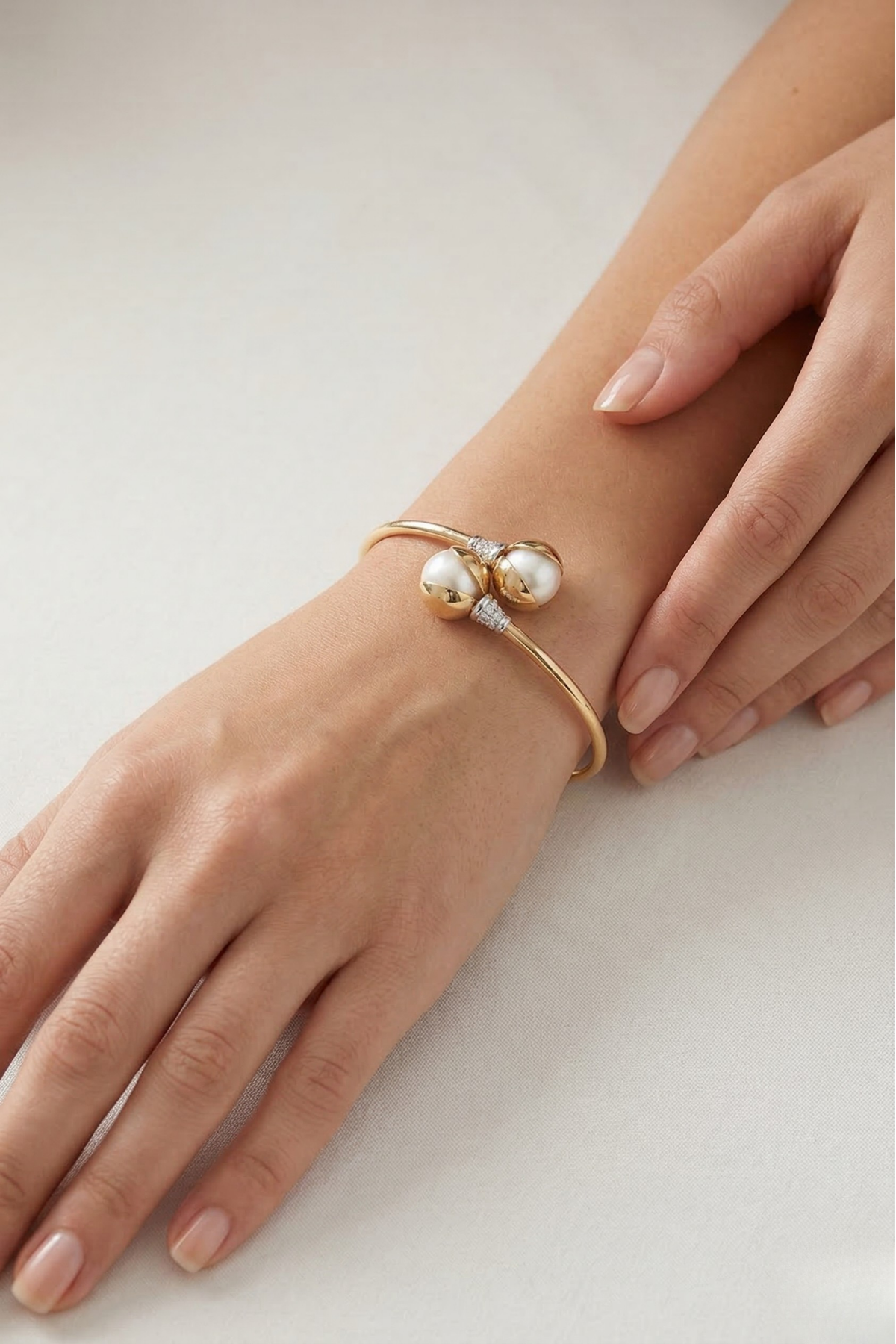 Altın Kelepçe Taşlı İnci Bilezik