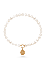 natural pearl necklace with quarter gold featuring a gold charm and elegant white pearls.