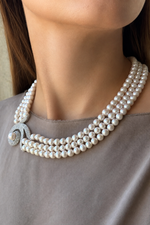 Elegant Nadide Doğal İnci Kolye showcasing layers of natural pearls on a woman's neck.