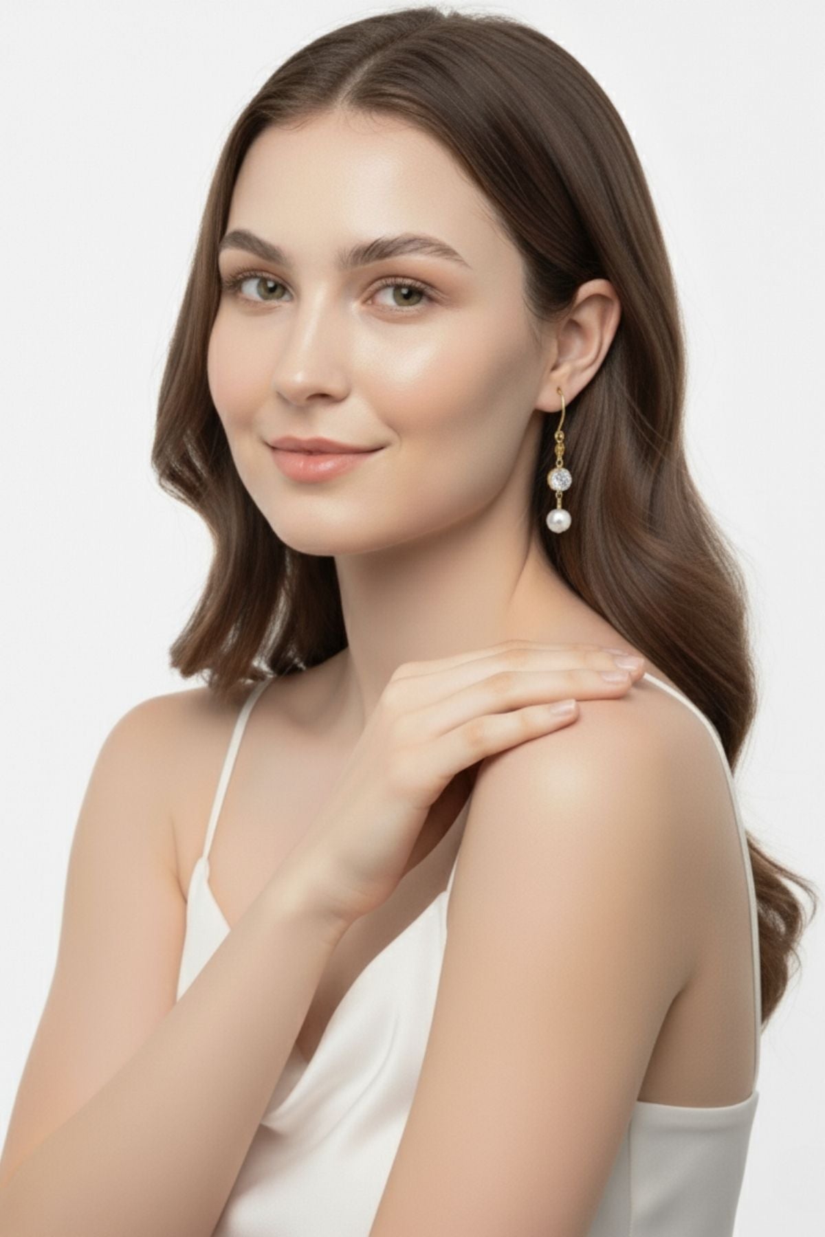 Taş ve İnci Sallantılı Altın Küpe