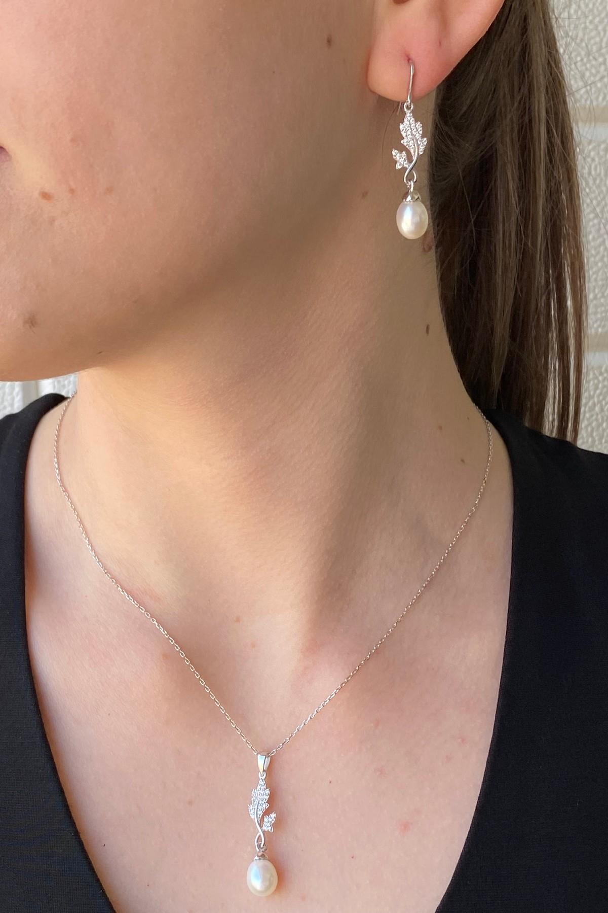 Yaprak Taşlı Doğal İnci Sallantılı Küpe Kolye İkili Set
