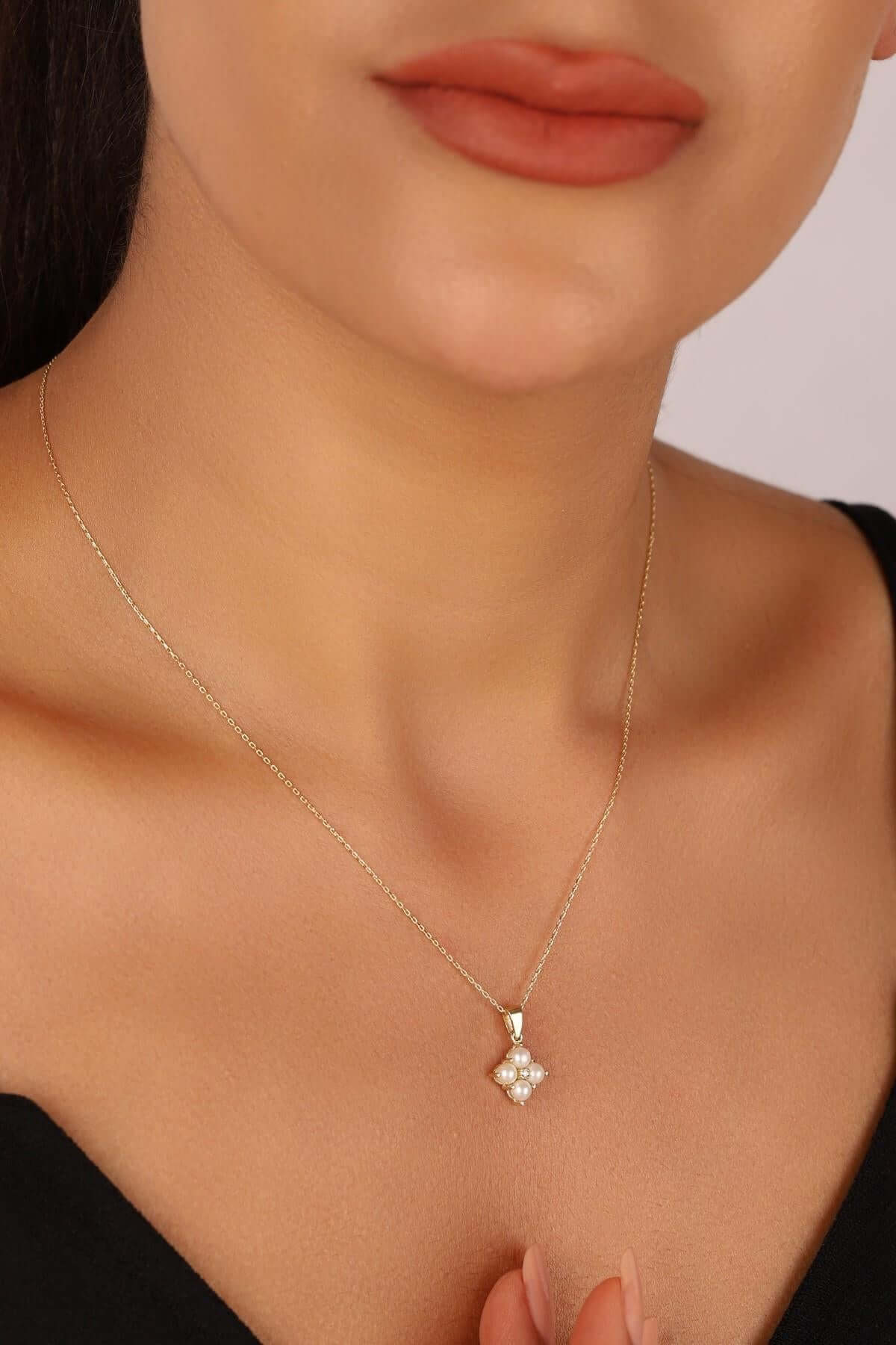 Dörtgen Dört Doğal İncili 0,06 Karat Pırlanta Kolye | | Birinci1926