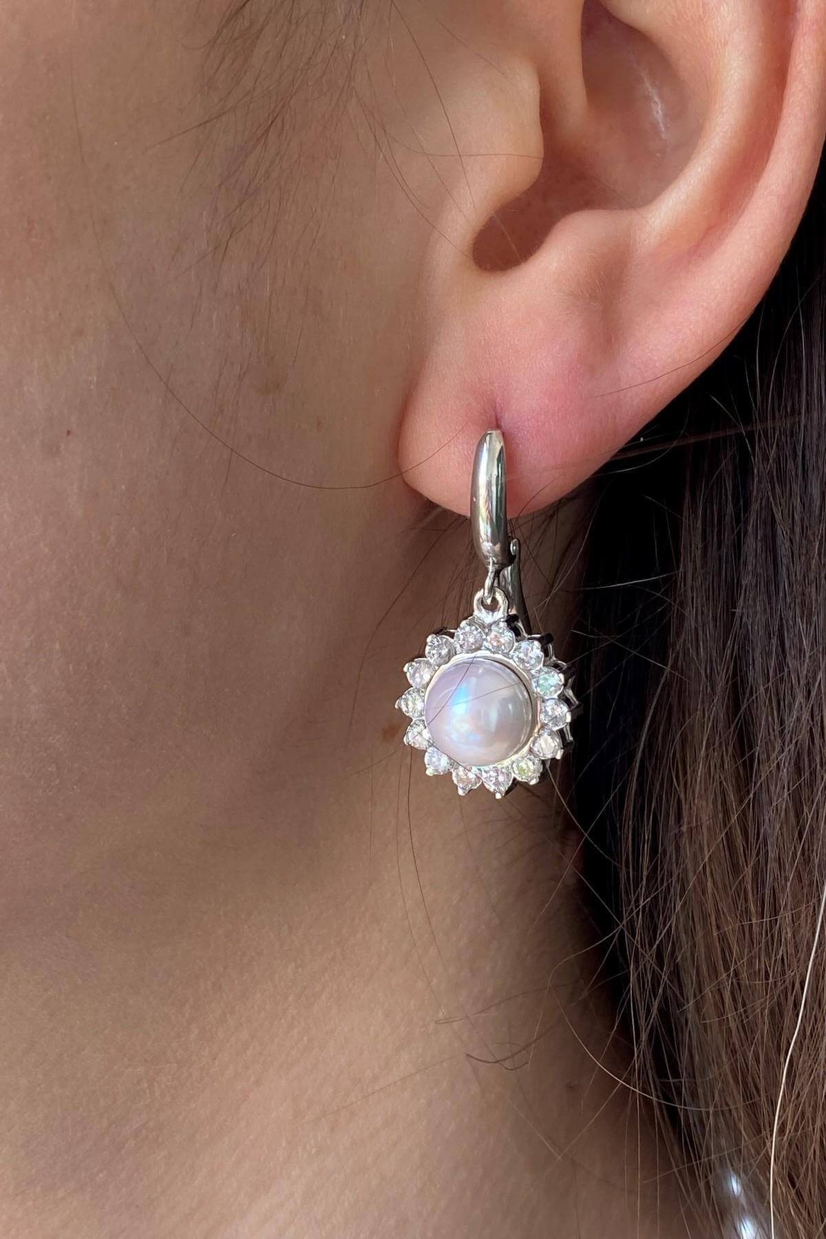 Papatya Modelli Zirkon Taşlı Doğal İnci Küpe | | Birinci1926