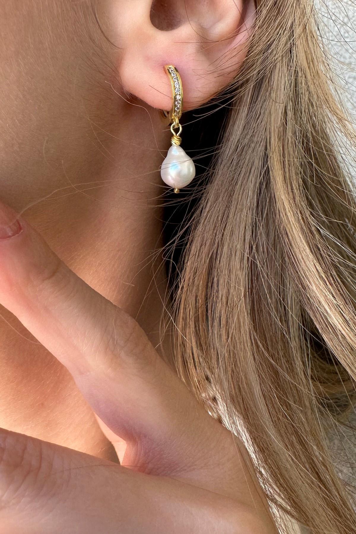 Zirkon Taşlı Halka Kilitli Doğal Damla İnci Küpe Kolye İkili Set