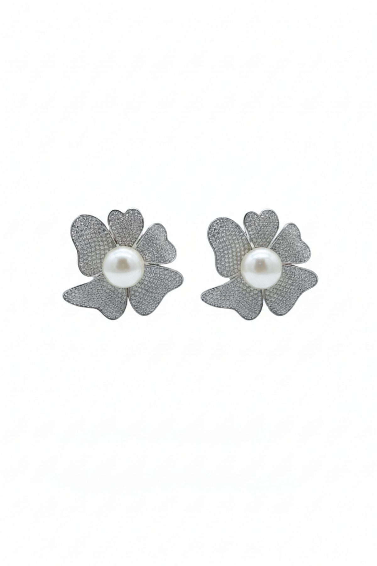 Çiçek Motifli Taşlı İnci Küpe